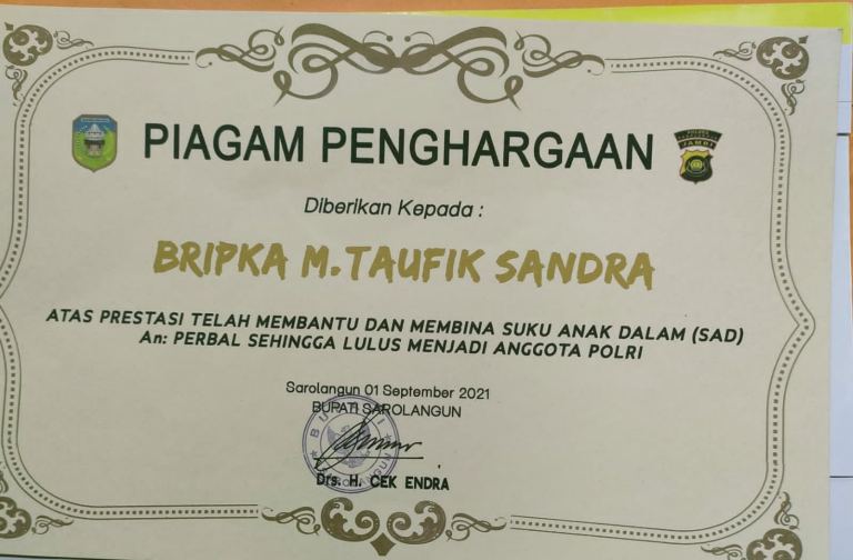 Bina Warga SAD, Anggota Polisi Ini Dapat Penghargaan Dari Bupati Sarolangun Cek Endra