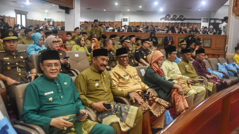 PJ Bupati Sarolangun Bahri Hadiri Rapat Paripurna Istimewa HUT Ke-68 Provinsi Jambi Tahun 2025