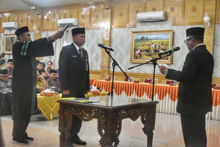PJ Bupati Sarolangun Bahri Lantik Dedy Hendry Jabat PJ Sekda Untuk Ketiga Kalinya