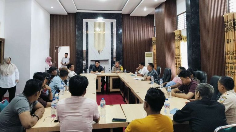 Waka DPRD  Dedi Ifriyansah Pimpin Mediasi Bersama LSM Solidaritas Masyarakat Sarolangun