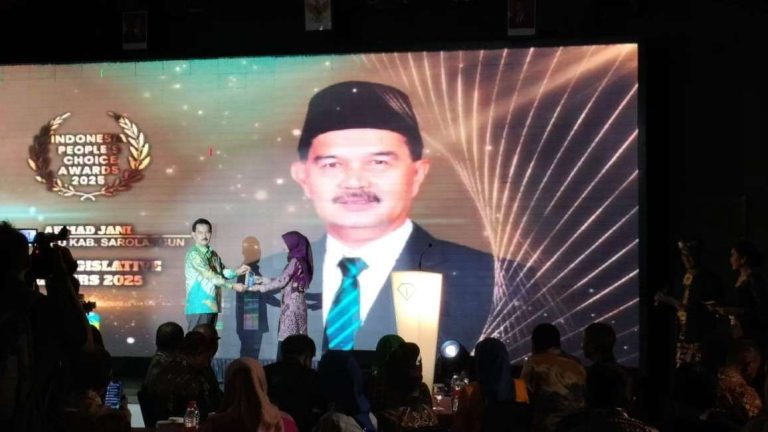 Ketua DPRD Sarolangun Ahmad Jani Raih Penghargaan Indonesia People’s Choice Awards 2025 