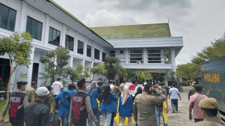 Mahasiswa PMII Cabang Sarolangun Unjuk Rasa Ke Kantor Bupati Sarolangun, Ini Tuntutannya 