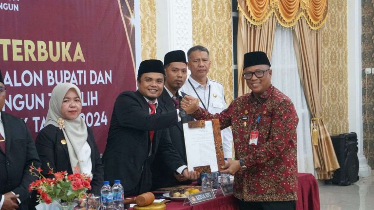 PJ Bupati Sarolangun Bahri Hadir Rapat Pleno Penetapan Bupati dan Wakil Bupati Sarolangun Terpilih