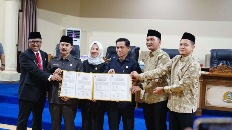 DPRD Gelar Paripurna Penetapan Bupati dan Wakil Bupati Sarolangun Terpilih Masa Jabatan 2025-2030