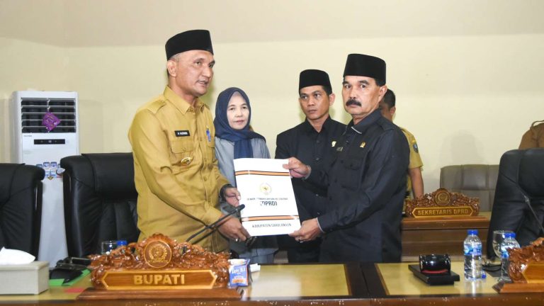 Rapat Paripurna Laporan Pansus dan Rekomendasi DPRD Terhadap LKPJ Bupati Sarolangun Tahun 2024