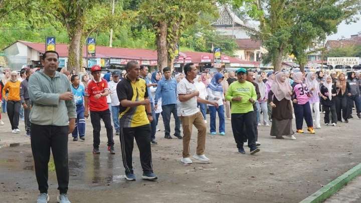 Bupati H M Syukur Pimpin Senam Jumat Sehat di RTH Ps Bawah