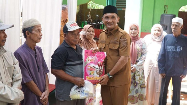 Bupati Hurmin Hadiri Paket Sembako PKKS Sambut Ramadhan 1447 H