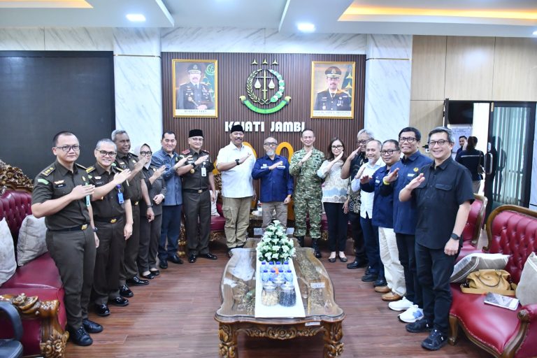 Perkuat Sinergi dan Kolaborasi di Wilayah Kerja, Staf Ahli Sekretaris SKK Migas Sambangi Kantor Kejaksaan Tinggi Provinsi Jambi.