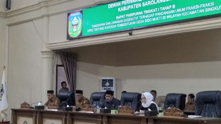 Rapat Paripurna Tanggapan dan Jawaban Eksekutif Terhadap Pandangan Umum Fraksi DPRD Tentang Raperda Pembentukan Desa Sido Mukti